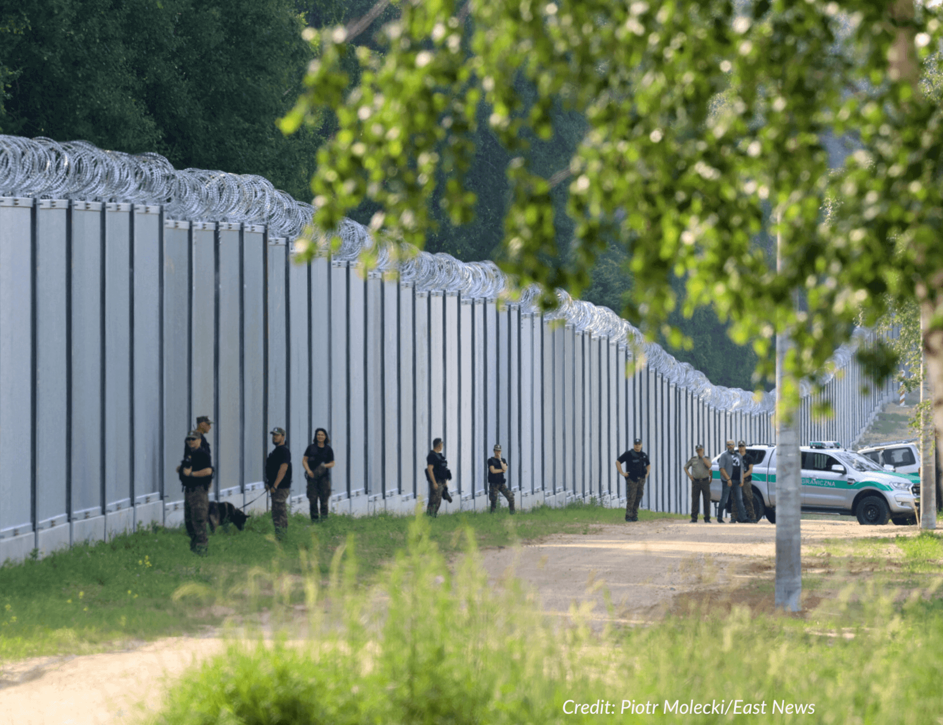 Uchodźcy za murem: hańba czy rozsądek?